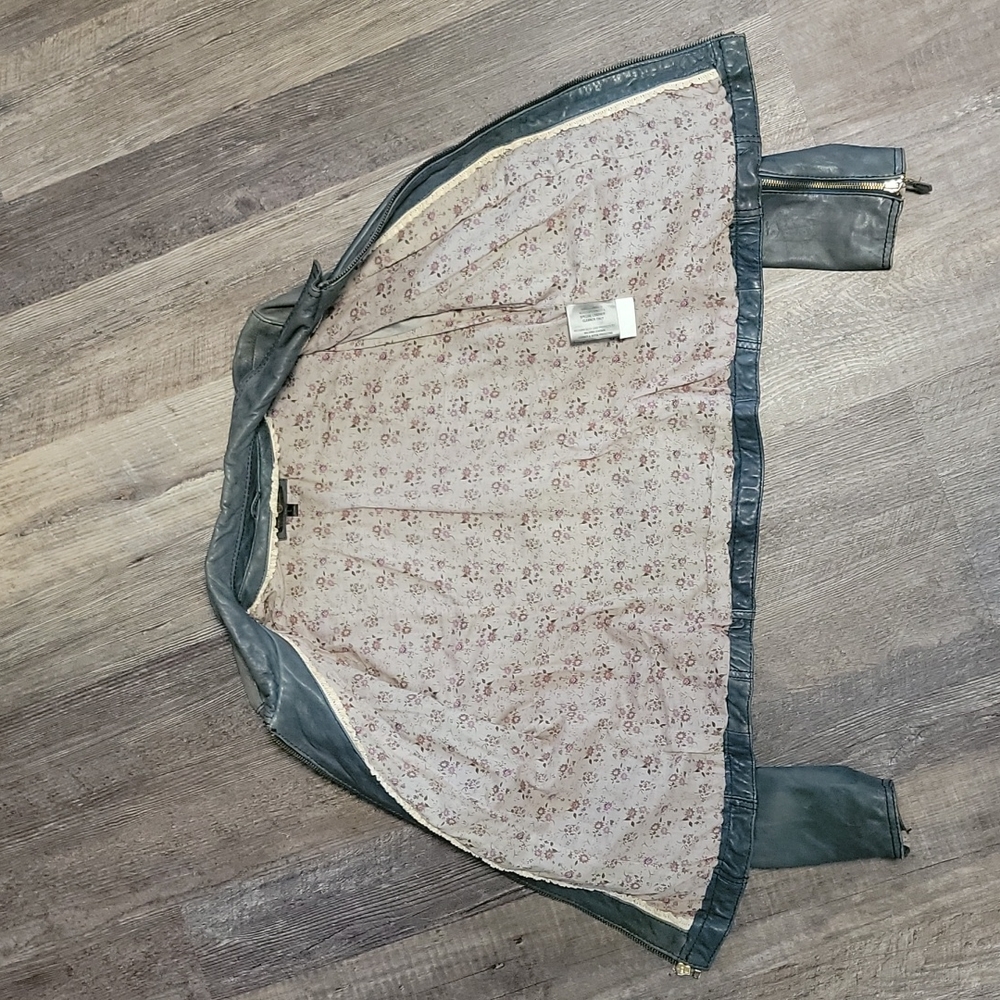 Women's size large Wilson's leather jacket distressed - Picture 2 of 3